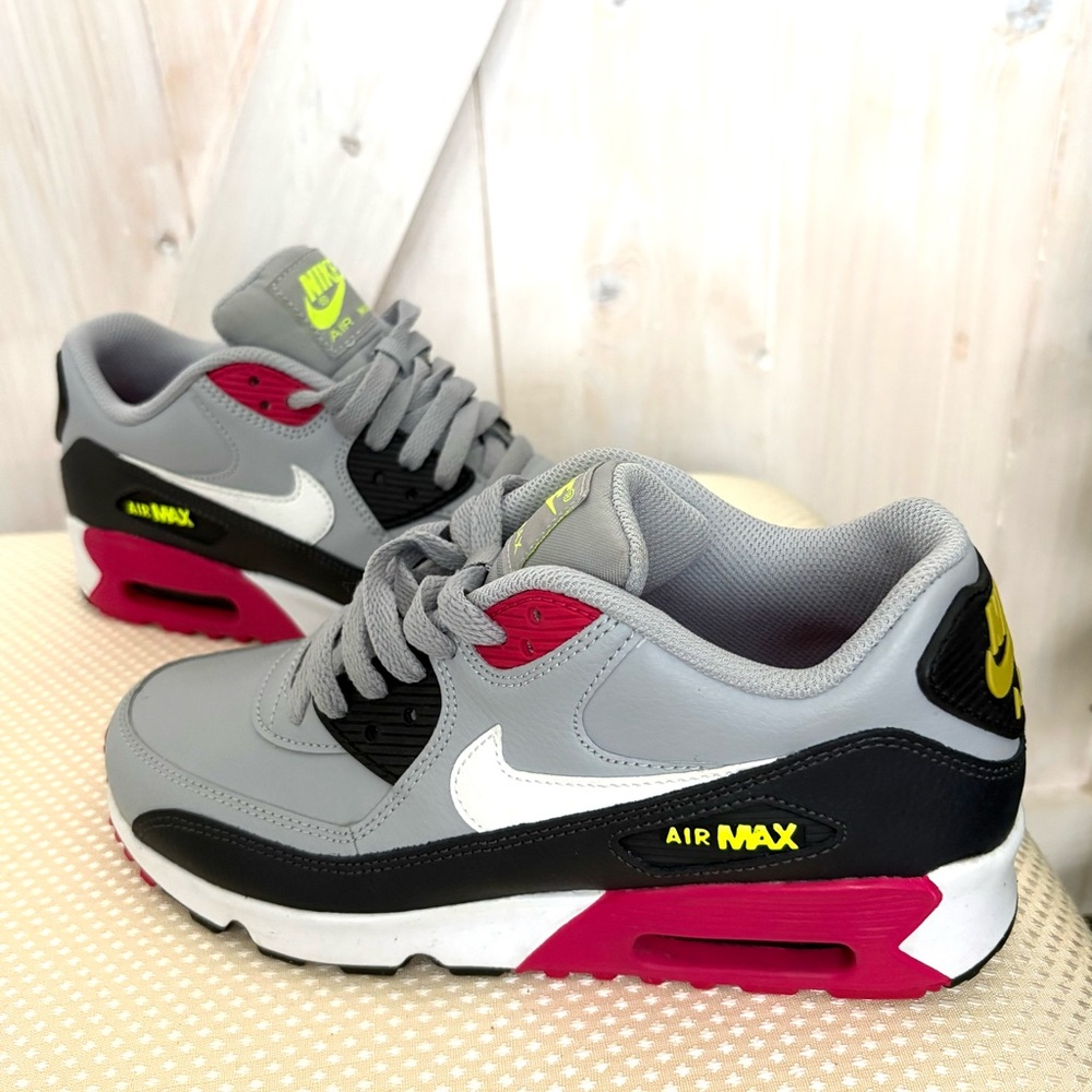 Nike Air Max 90 Kids Sneakers - Gray and Red